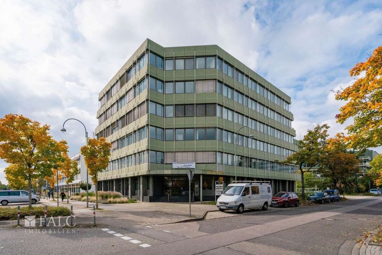 Modernisiertes Büro im 2.OG mit 5 TG-Stellplätzen / neben ADAC – Außenansicht