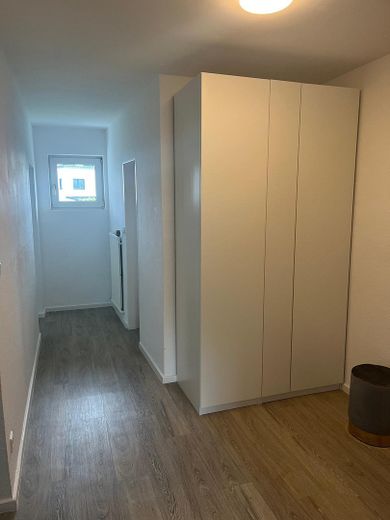 Renovierte, helle 3 Zimmer Wohnung (Refrath) – Flur