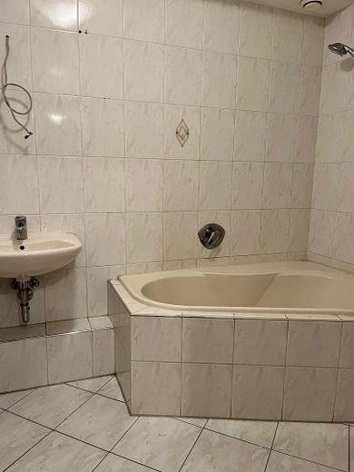Gut geschnittene 4Zi Wohnung in Schöneck - Eigennutzung oder Kapitalanlage über 5% Rendite! – Badzimmer