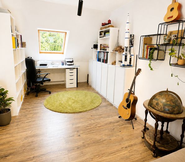 145m² Hausgefühl auf zwei Ebenen- 3 Schlafzimmer, 2 Bäder und 2 TG Stellplätze – Wohnzimmer/ Arbeitsbereich