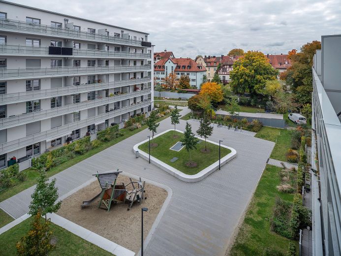 Business Apartment möbliert alle Kosten inklusive – Innenhof