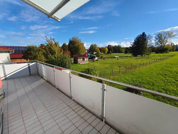 Zentral gelegene 80qm-Wohnung mit großem Sonnenbalkon – Sonnenbalkon mit Aussicht