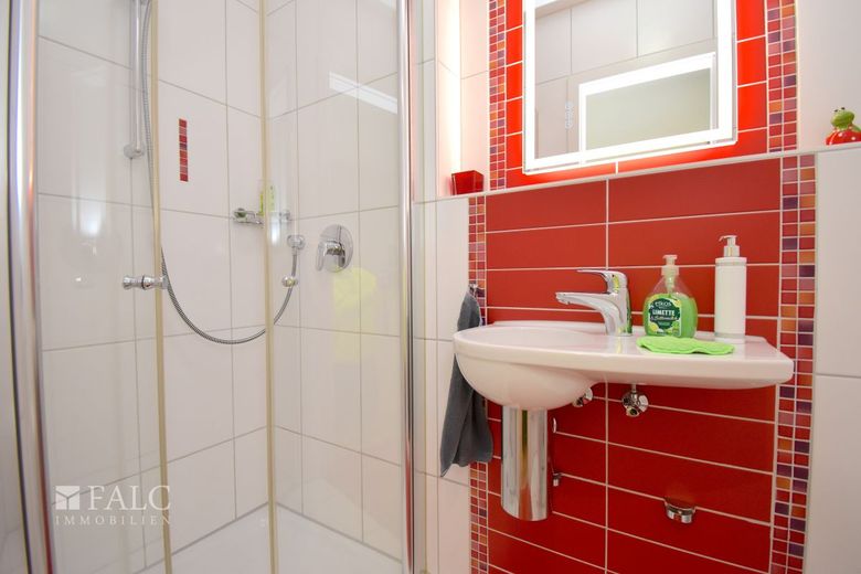 Super schöne 4 Zimmer Eigentumswohnung in privilegierter Wohnlage – Dusch/WC