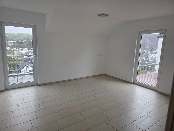 Freundliche und neuwertige 3,5-Raum-Dachgeschosswohnung mit geh. Innenausstattung in Aßlar – Foto 4