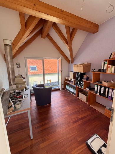 Dom jednorodzinny o wyjątkowej architekturze i dużym potencjale – Kinderzimmer 1