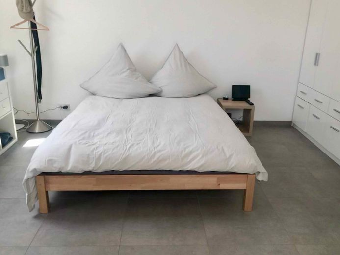 Loft moderne de 3,5 pièces avec loggia – Schlafen