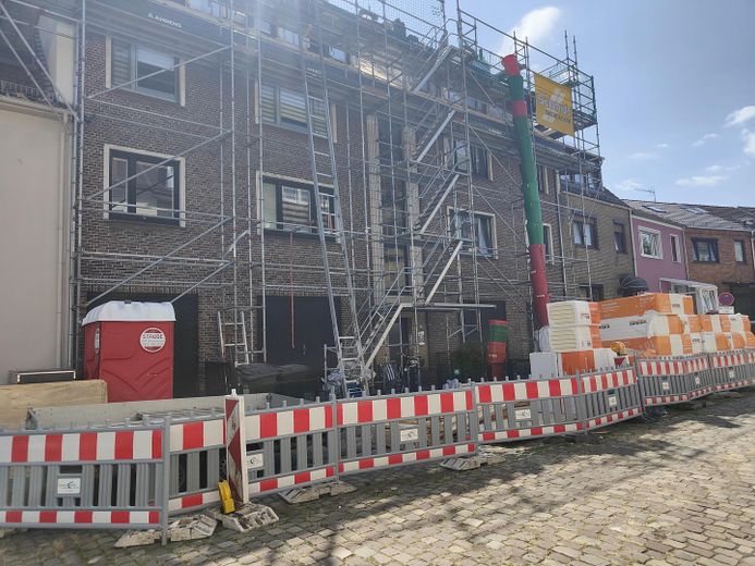 Neustadt: vacant 2-room condominium with balcony in the popular "Flüsseviertel" in Bremen Neustadt – Momentane Arbeiten am Dach