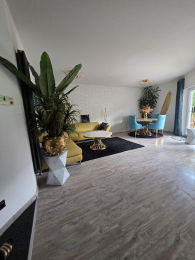 Oberkrämer - interessantes, saniertes & gepflegtes RMH mit Luxusausstattung – Wohnzimmer