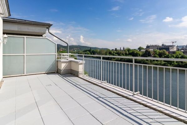 Wohnen mit tollem Moselblick-Attraktive Penthousewohnung mit eigenem Aufzugsausgang an der Mosel