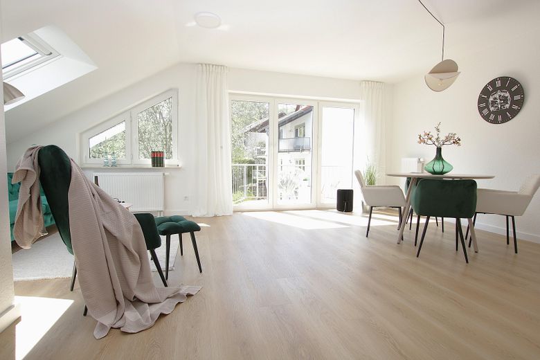 Klimatisierte 3-Zimmer-Wohnung mit 2 Balkonen – frisch saniert, sofort bezugsfrei, provisionsfrei – Wohnzimmer