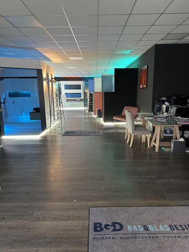 Commercial space in Kray with up to 7 parking spaces, window frontage, office, storage – Foto 4