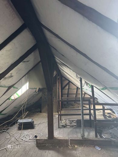 Defensiv im Risiko, offensiv in der Rendite - Top renoviertes MFH mit Arztpraxis und 12 Wohnungen – Spitzboden