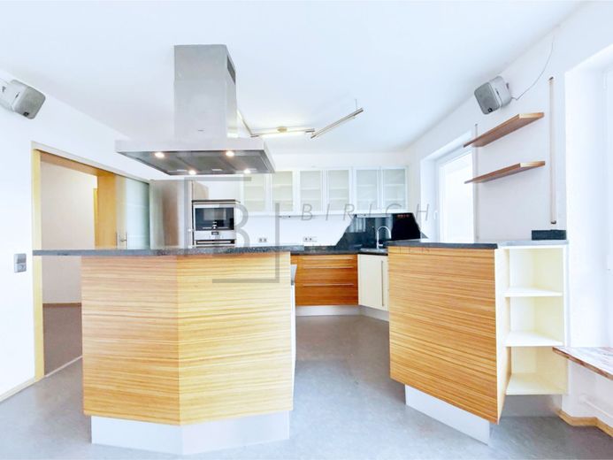 Massiv gebautes Wohnhaus mit Einliegerwohnung, Kamin und Waldrandlage – Innenaufnahmen