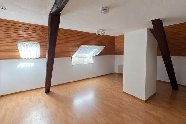 Zentrales 1-Zimmer-Dachgeschoss-Apartment mit Einbauküche nahe Uniklinik & Uni