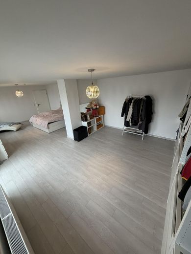 1–2 Familienhaus mit ca.300 m² Wfl.auf großzügigem 1.050-m²-Grundstück–ideal für Wohnen und Arbeiten – Schlafzimmer OG mit Ankleide