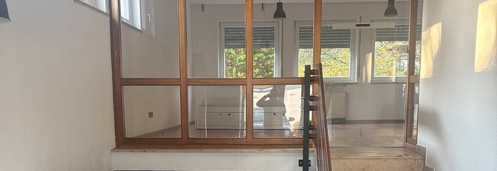Te huur: woning op de begane grond, ongemeubileerd – Eingangsbereich mit Vorraum