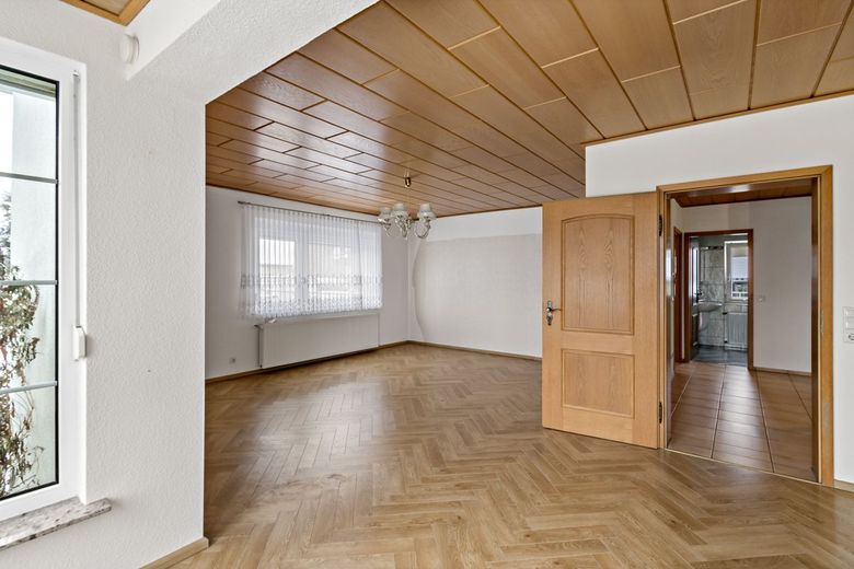 Freistehendes Einfamilienhaus in gefragter Wohnlage von Halle -Nietleben – Wohn- und Essbereich