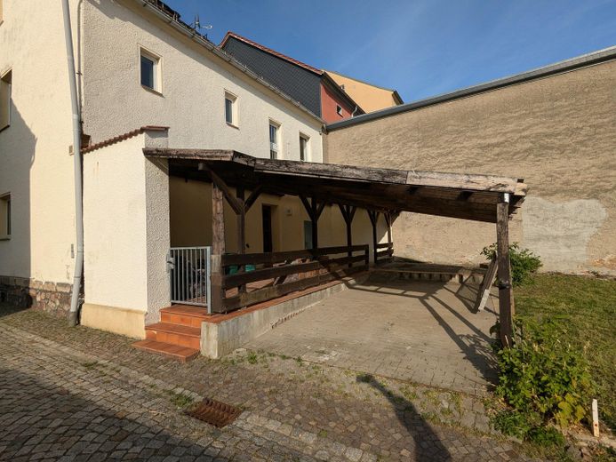 Terrasse und Carport