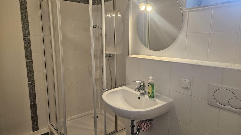 Room for Everyone - Platz für ALLE – Bathroom on the garden level