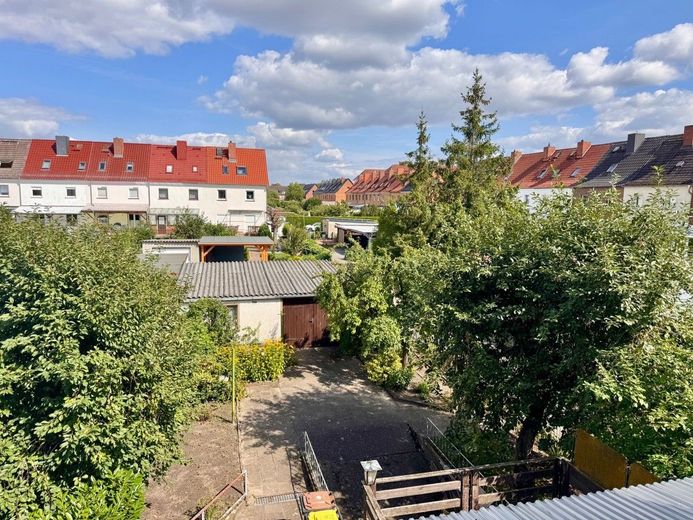 HORN IMMOBILIEN ++ Neubrandenburg Vogelviertel, Haus mit Grundstück, Terrasse und 3 Garagen – Ausblick
