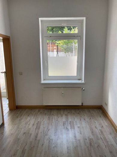 Großzügige 2-Zimmer mit Laminat, Dusche und Terrasse in ruhiger Lage! – PHOTO-2022-08-25-15-00-55_1