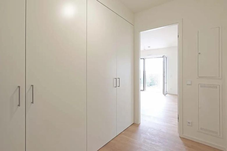 Lichtdurchflutete Traumwohnung, herrlicher Ausblick und Westbalkon - für Paare – Flur