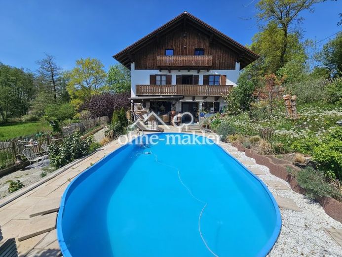 Attraktive 5-Zimmer-Maisonettewohnung in Alleinlage mit eigenem Garten&Pool – Foto 1