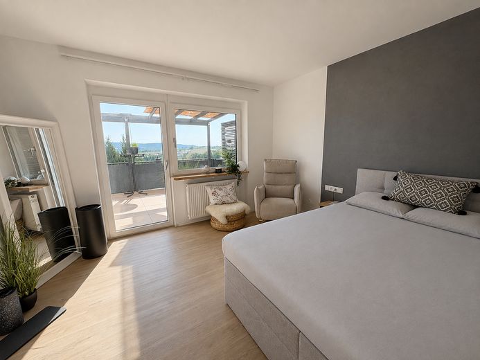 Provisionsfrei - Wohnen wie im eigenen Haus: 120m² mit Garten, Traum-Weitblick & Wellness-Faktor – Schlafzimmer