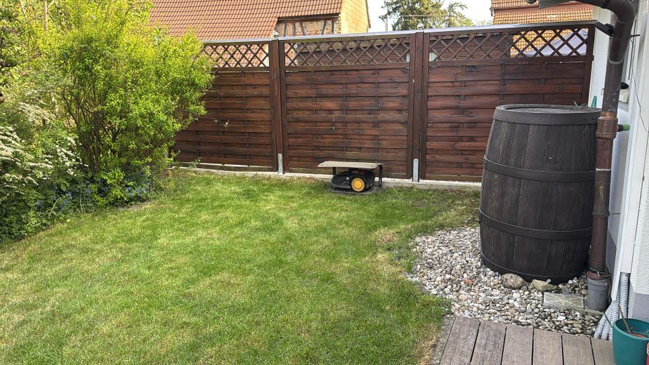 Fully renovated family home with a stunning conservatory, photovoltaic system, heat pump & large outbuilding – Garten b