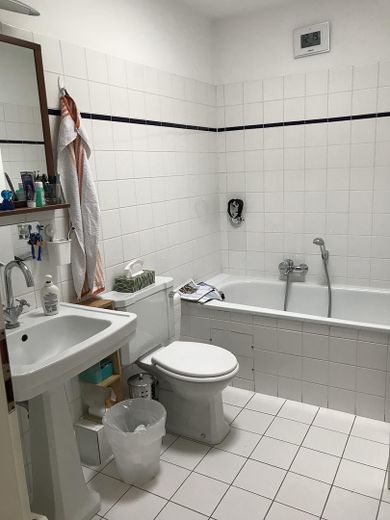 Luxuriöse, modernisierte DG-Whg. mit Wintergarten und großer Terrasse mit hoher Lebensqualität – Vollbad mit WC