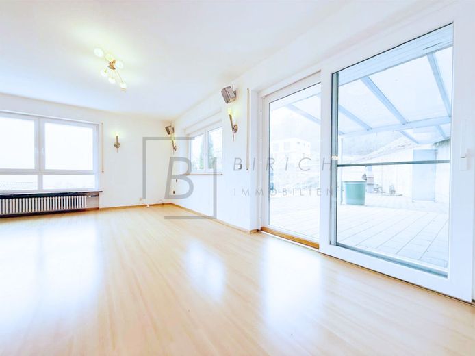 Massiv gebautes Wohnhaus mit Einliegerwohnung, Kamin und Waldrandlage – Innenaufnahmen