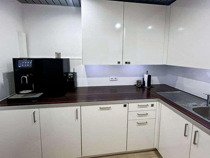 Pronájem kanceláře 1.082 m² – Foto 3