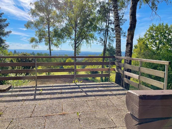 Herrlicher Ausblick in Dörfleins - Freizeitgrundstück mit massiver Blockhütte – Terrasse