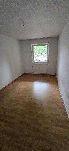 Immediately available 2-room apartment in a central location with balcony – Foto 4