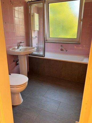 ETW Baujahr 1968 – Badezimmer und WC