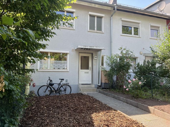 Charmantes Reihenhaus mit ausgebautem Dachboden und schönem Außenbereich - zzgl. Garage – Eingangsbereich