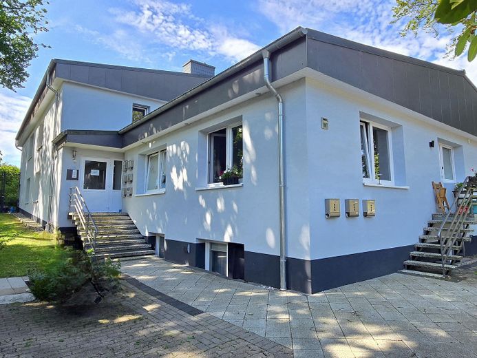 Mehrfamilienhaus 9 Wohnungen voll vermietet in Malente – Eingangsbereich