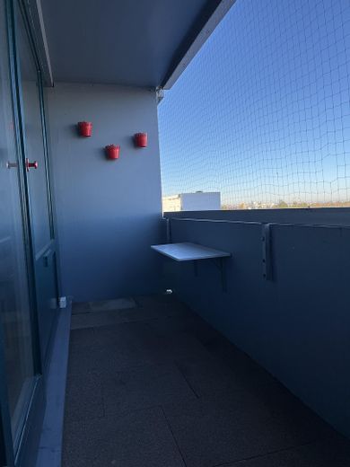 Möbliertes Apartment im Münchner Süden mit Pool, Grünanlage und Fernblick – Balkon