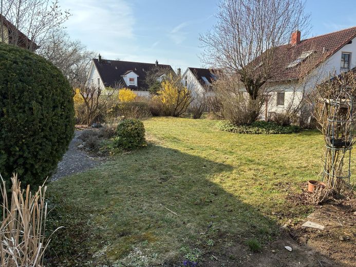 Maison jumelée adaptée aux familles avec jardin, sauna, studio et sous-sol à Stegaurach – Garten