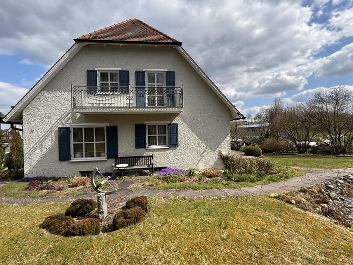 A special house – Westansicht/Altbau