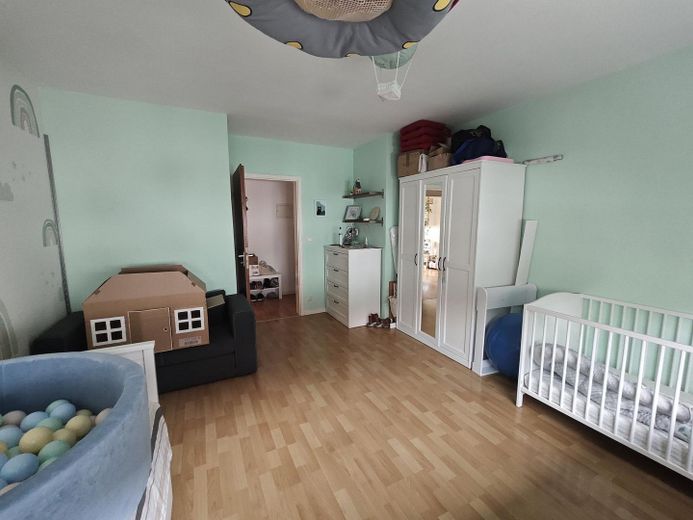 Erstbezug nach umfangreicher Sanierung, 3ZKB mit Balkon, verkehrsgünstig – Kinderzimmer/ Arbeitszimmer