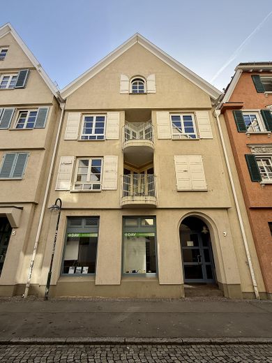 Provisionsfrei: Helle 2-Zi.-Wohnung mit Balkon in der Reutlinger Altstadt – neues Bad, Fernwärme – Außenansicht, Wohnung im 2. OG