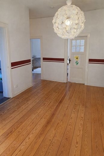 Helle Wohnung mit 5 Zimmern zwischen Stadt und Land – Flur 1