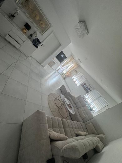 * Provisionsfrei* Vielseitig nutzbare 164 qm Wohnung auf zwei Etagen** – Wohnbereich