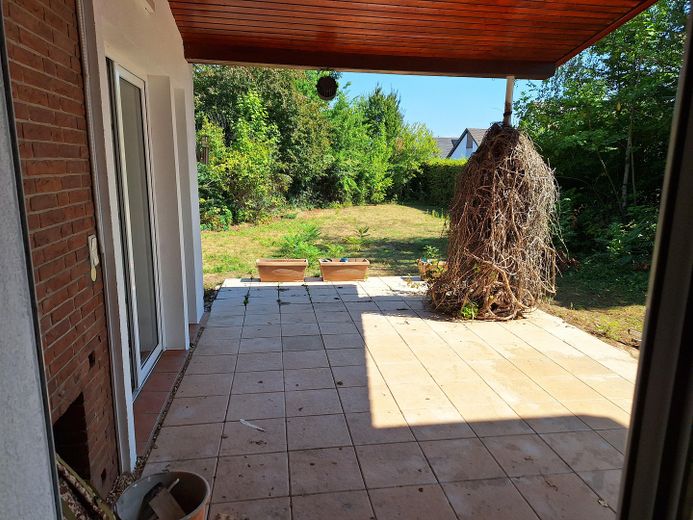 Villa en ubicación privilegiada de Wo-Herrnsheim con gran jardín A + – Überdachte Terrasse 