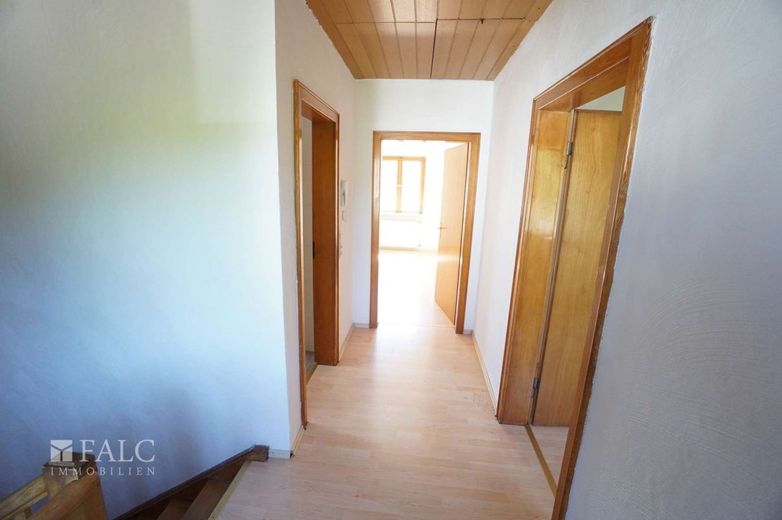 Familienhaus in ansprechender Lage (UKS) zu verkaufen! – Flur DG