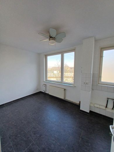 Provisionsfrei: Eigentumswohnung 2-Zimmer 5. Etage mit Balkon und Blick auf den Rathausturm Spandau – Wohnküche