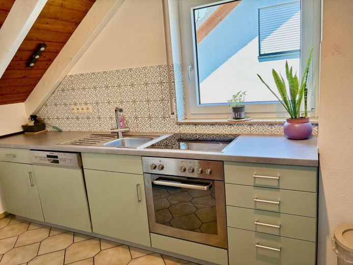 Großzügige 2-Zi.-Whg. 80qm mit EBK und Balkon (möbliert/unmöbliert) - befristet für 9 bis 18 Monate – Küche