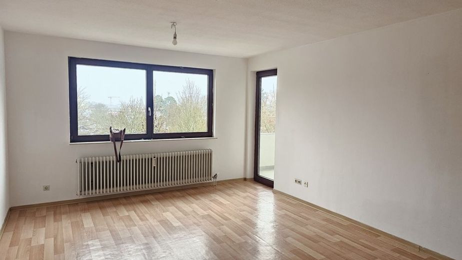 2 Zimmer-Apartment mit TG Stellplatz in Kaiserslautern Unigebiet zu verkaufen – Wohnbereich mit Balkon
