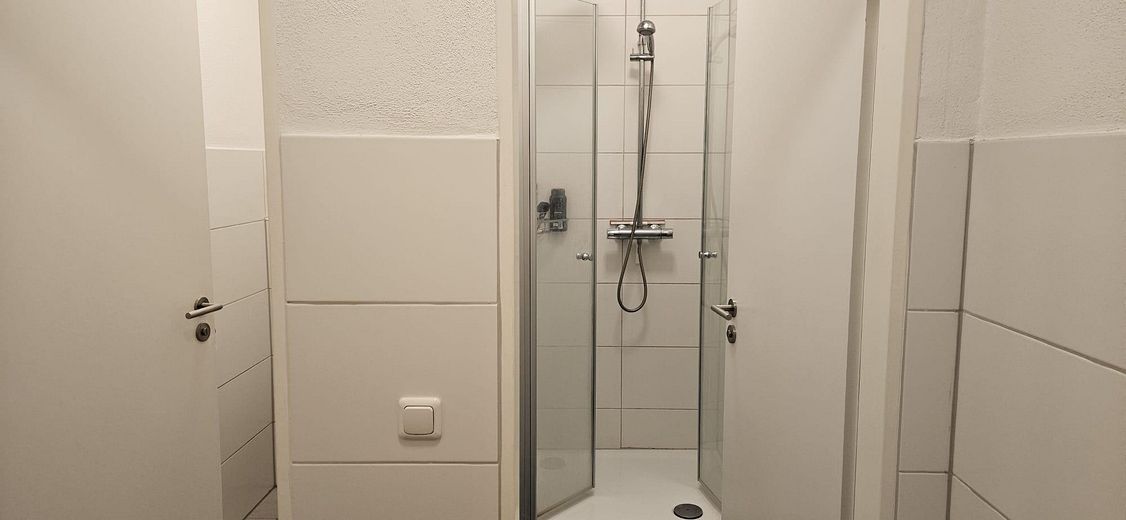 WG-Zimmer Nähe Bahnhof Furth – Dusche